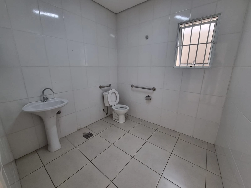 Loja térrea para locação em galeria na Capela em Vinhedo: 10ª foto da galeria de imagens do imóvel