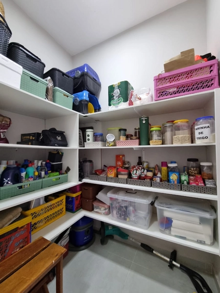 Casa térrea à venda. Com conceito moderno e em ótima localização - Bairro Pinhei: 28ª foto da galeria de imagens do imóvel