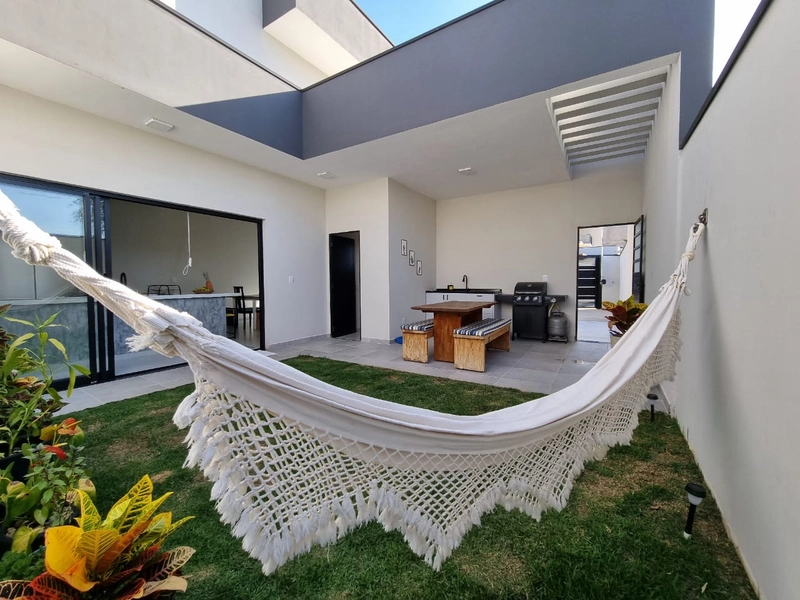 Casa térrea à venda. Com conceito moderno e em ótima localização - Bairro Pinhei: 2ª foto da galeria de imagens do imóvel
