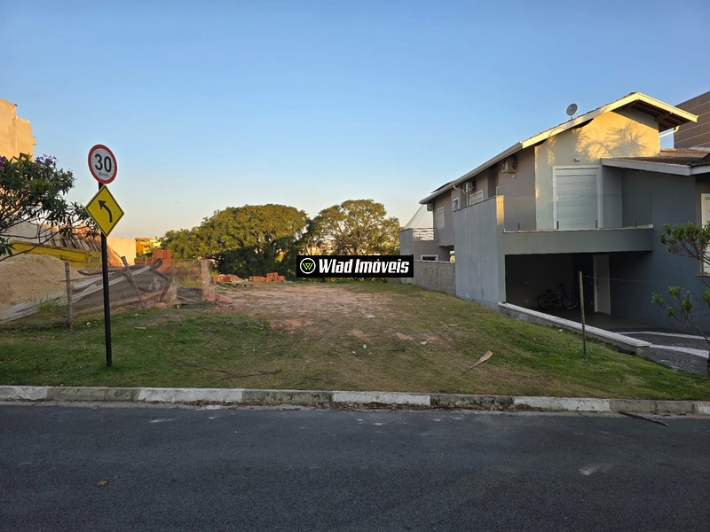 Terreno plano a venda no Condomínio Bosque dos Cambaras, Valinhos-SP: 4ª foto da galeria de imagens do imóvel