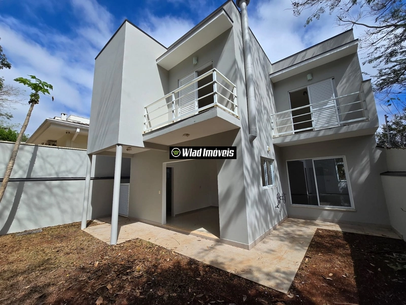 Casa moderna e vista para o verde à venda no Grape Village em Vinhedo: 3ª foto da galeria de imagens do imóvel