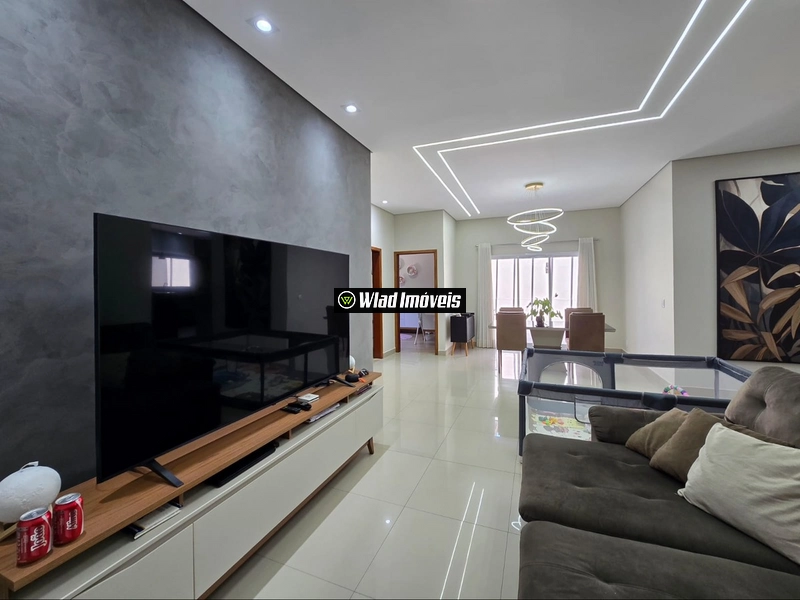 Casa térrea recém construída à venda em Vinhedo. Fora de condomínio: 2ª foto da galeria de imagens do imóvel