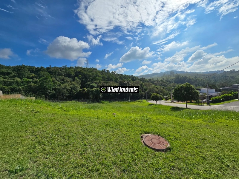 Terreno de esquina com vista para o verde no Campo de Toscana Vinhedo.: 2ª foto da galeria de imagens do imóvel