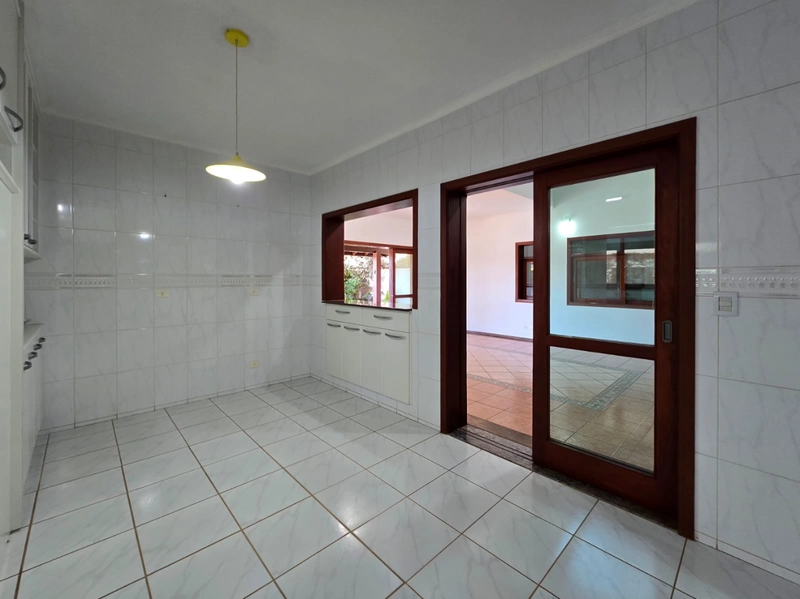 Casa para venda ou locação - no elegante Condomínio Bosque de Grevílea em Vinhed: 59ª foto da galeria de imagens do imóvel