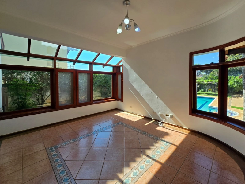 Casa para venda ou locação - no elegante Condomínio Bosque de Grevílea em Vinhed: 3ª foto da galeria de imagens do imóvel