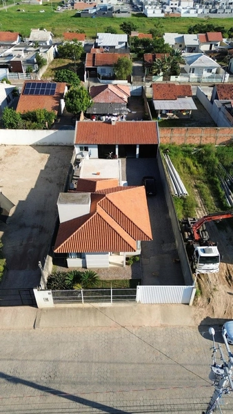 CASA INDIVIDUAL À VENDA EM TIJUCAS: 2ª foto da galeria de imagens do imóvel