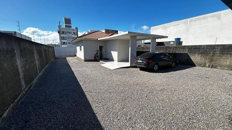 CASA INDIVIDUAL À VENDA EM TIJUCAS