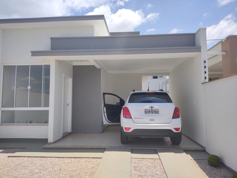 CASA À VENDA EM TIJUCAS: 1ª foto da galeria de imagens do imóvel