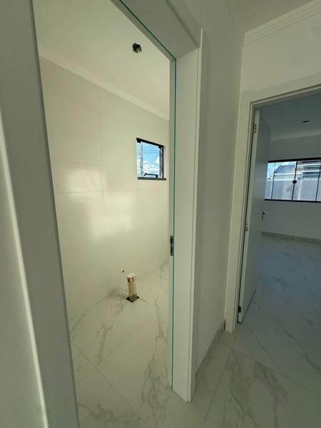 CASA DE ESQUINA DISPONIVEL À VENDA: 5ª foto da galeria de imagens do imóvel