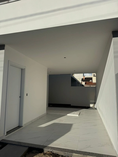 CASA DE ESQUINA DISPONIVEL À VENDA: 2ª foto da galeria de imagens do imóvel