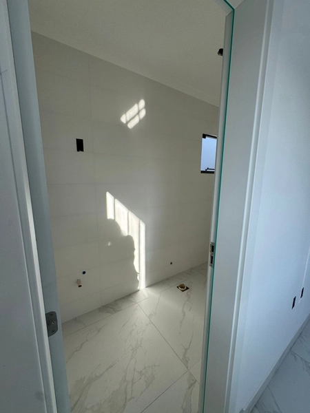 CASA DE ESQUINA DISPONIVEL À VENDA: 3ª foto da galeria de imagens do imóvel