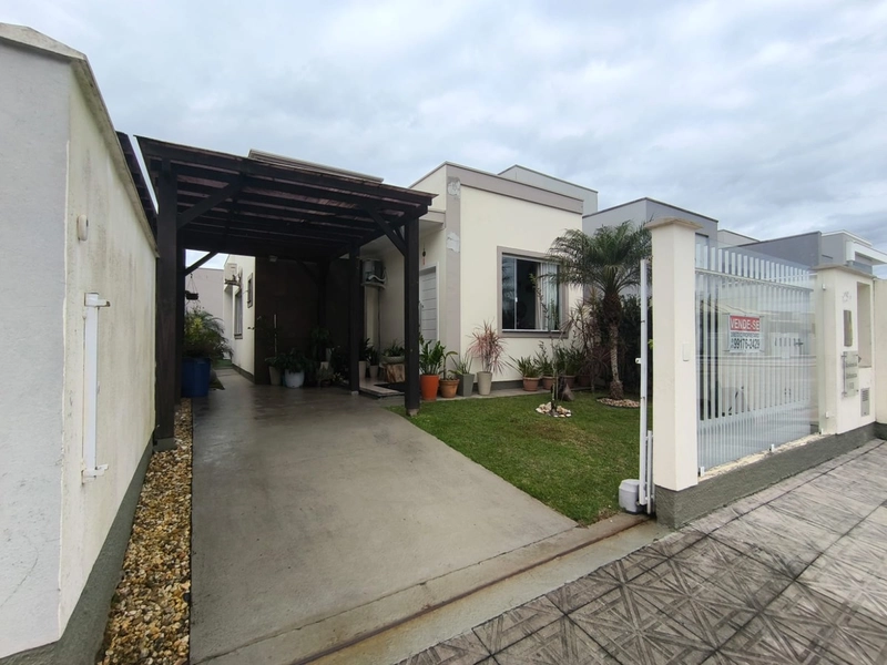 Linda casa de 3 quartos , piscina e ótima localização!: 2ª foto da galeria de imagens do imóvel