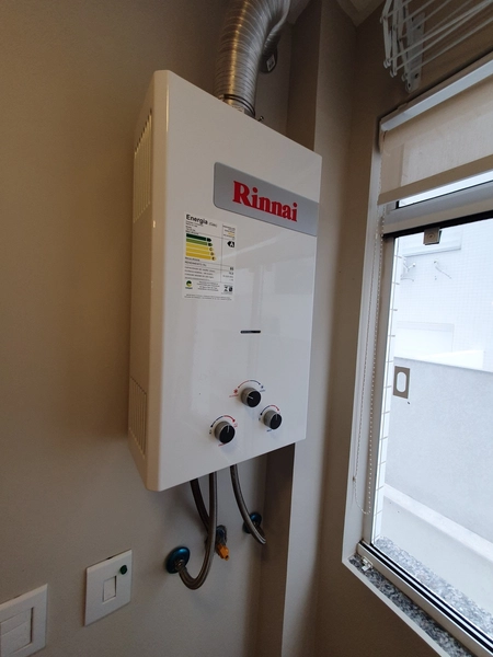 EDIFÍCIO FRENTE PRAÇA C/ PISCINA  APTO 2 DORMS., MOBILIADO: 4ª foto da galeria de imagens do imóvel