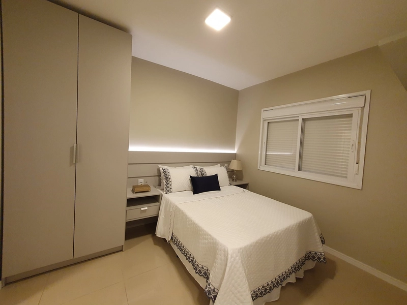 EDIFÍCIO FRENTE PRAÇA C/ PISCINA  APTO 2 DORMS., MOBILIADO: 2ª foto da galeria de imagens do imóvel