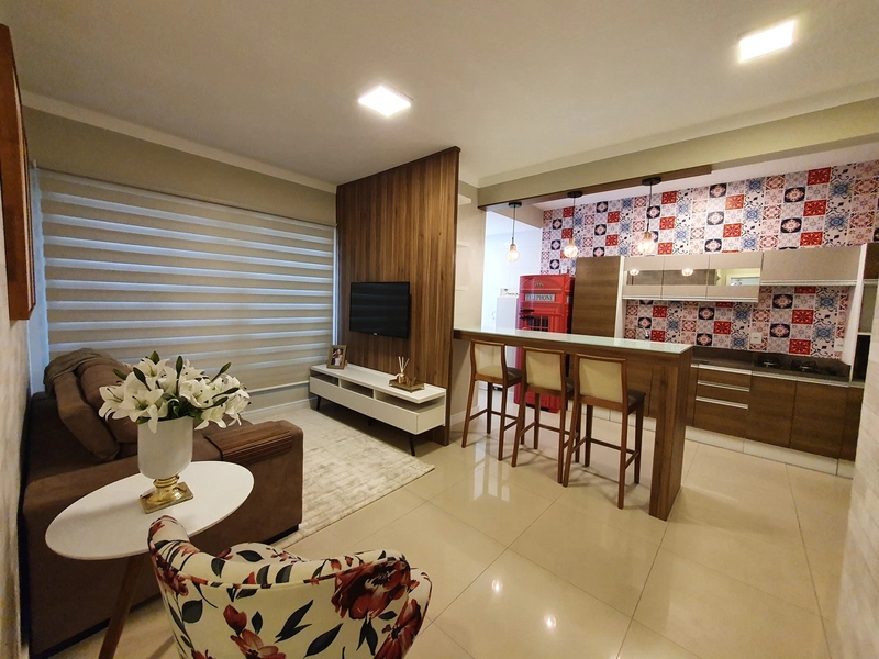 EDIFÍCIO FRENTE PRAÇA C/ PISCINA APTO 2 DORMS., MOBILIADO