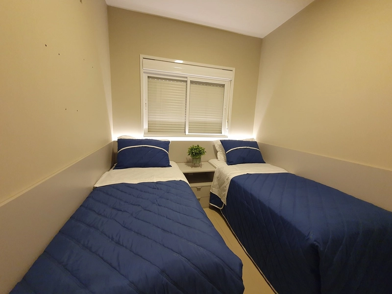 EDIFÍCIO FRENTE PRAÇA C/ PISCINA  APTO 2 DORMS., MOBILIADO: 3ª foto da galeria de imagens do imóvel