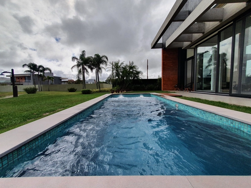 CAPÃO ILHAS RESORTS BELÍSSIMA CASA 310M² ÁREA TÉRREA DECORADA: 3ª foto da galeria de imagens do imóvel