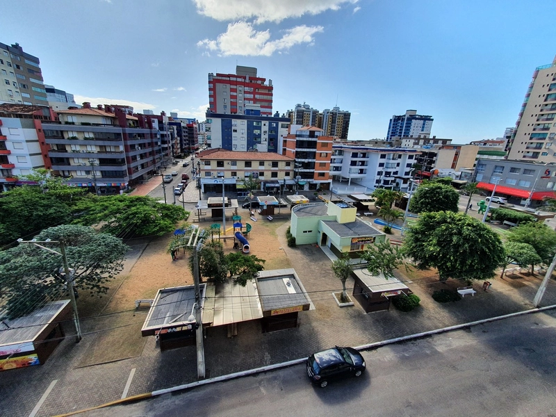 CENTRO PRAÇA DA IGREJA SACADA DE FRENTE: 3ª foto da galeria de imagens do imóvel