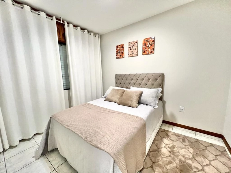 APTO DECORADO SUPER BEM LOCALIZADO JUNTO A PRAÇA BOIANOVISKI: 4ª foto da galeria de imagens do imóvel