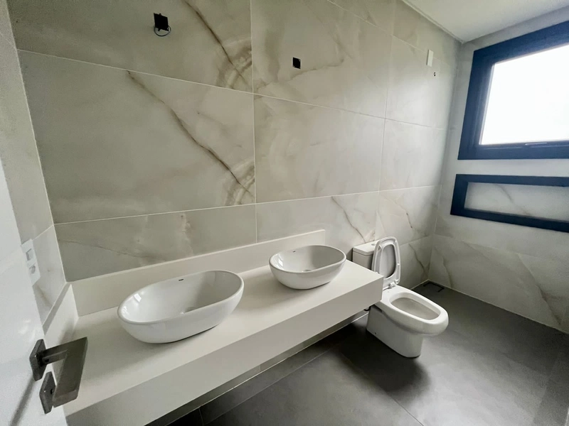 CONDOMÍNIO FECHADO !! LINDA CASA 4 SUÍTES NOVA: 6ª foto da galeria de imagens do imóvel