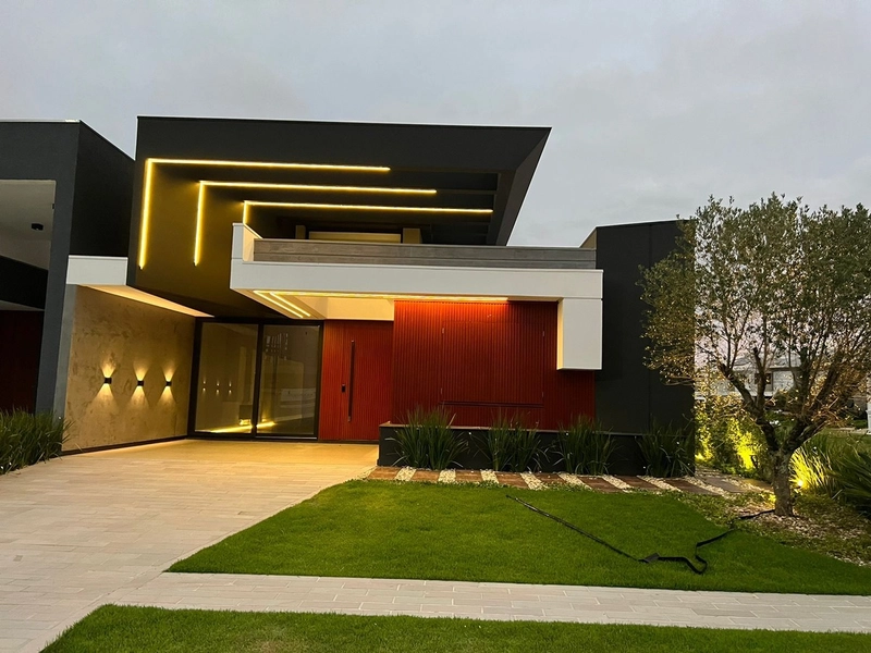 CONDOMÍNIO FECHADO !! LINDA CASA 4 SUÍTES NOVA: 1ª foto da galeria de imagens do imóvel