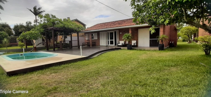 Casa em Atlântida: 3ª foto da galeria de imagens do imóvel