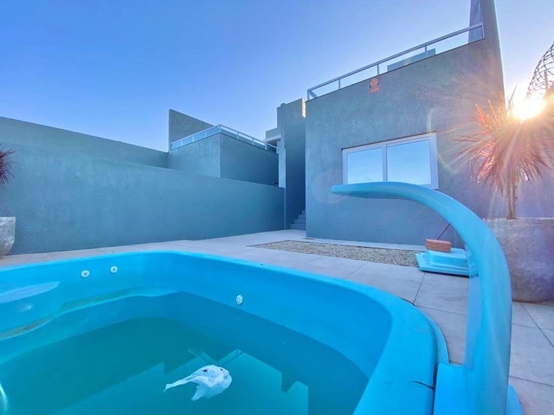 SOBRADO NOVO !!! COM PISCINA JUNTO AO MAR: 2ª foto da galeria de imagens do imóvel
