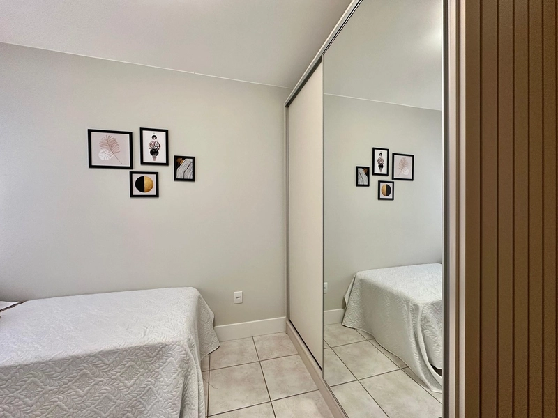 APARTAMENTO À VENDA PRÓXIMO AO MAR COM TERRAÇÃO: 6ª foto da galeria de imagens do imóvel