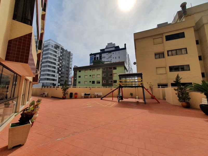 DE FRENTE !! 3 SACADAS MOBILIADO JUNTO A PRAÇA BOIANOVISKI: 4ª foto da galeria de imagens do imóvel