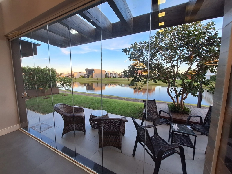 CONDOMÍNIO DE ALTO PADRÃO !! LINDA CASA BEIRA LAGO DECORADA: 9ª foto da galeria de imagens do imóvel