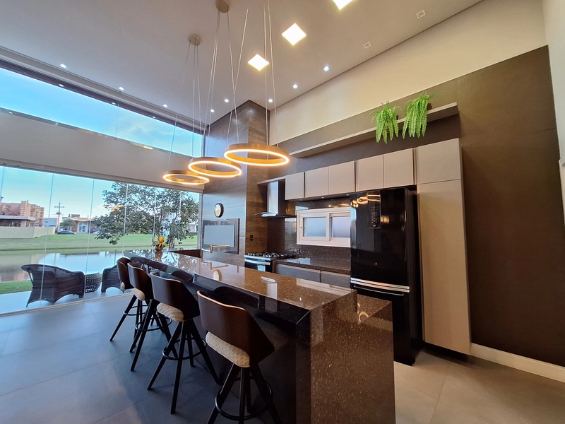 CONDOMÍNIO DE ALTO PADRÃO !! LINDA CASA BEIRA LAGO DECORADA: 6ª foto da galeria de imagens do imóvel