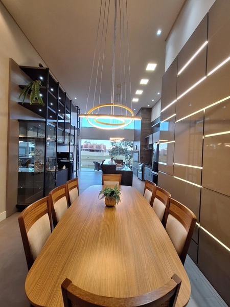 CONDOMÍNIO DE ALTO PADRÃO !! LINDA CASA BEIRA LAGO DECORADA: 3ª foto da galeria de imagens do imóvel