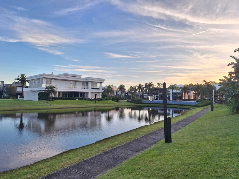 CONDOMÍNIO DE ALTO PADRÃO !! LINDA CASA BEIRA LAGO DECORADA: 13ª foto da galeria de imagens do imóvel
