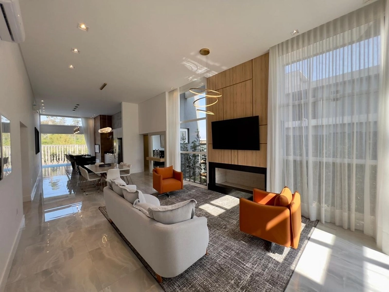CONDOMÍNIO DE ALTO PADRÃO !! LINDA CASA TERREA DECORADA E COM PISCINA: 1ª foto da galeria de imagens do imóvel