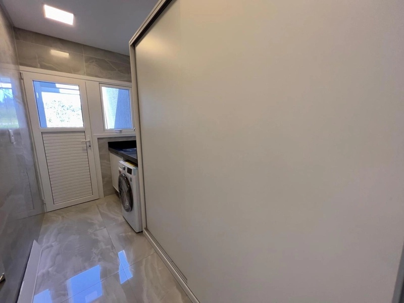 CONDOMÍNIO DE ALTO PADRÃO !! LINDA CASA TERREA DECORADA E COM PISCINA: 2ª foto da galeria de imagens do imóvel