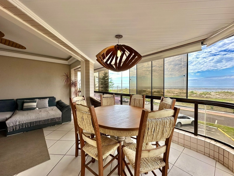 APARTAMENTO À VENDA COM VISTA PARA O MAR E PRAÇA .: 1ª foto da galeria de imagens do imóvel