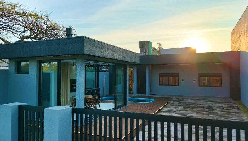 CASA TÉRREA COM PLANTA AMPLA E ÁREA SOCIAL INTEGRADA: 3ª foto da galeria de imagens do imóvel