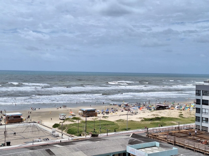 VISTA ESPETACULAR !! APTO SACADÃO FRENTE MAR  , NO CENTRO DE CAPÃO: 8ª foto da galeria de imagens do imóvel