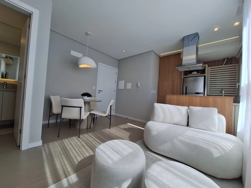 JUNTO A BEIRA MAR E PRAÇA BOIANOVISKI !! APTO NOVO DECORADO: 3ª foto da galeria de imagens do imóvel