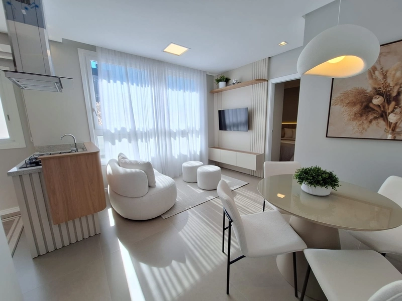 JUNTO A BEIRA MAR E PRAÇA BOIANOVISKI !! APTO NOVO DECORADO