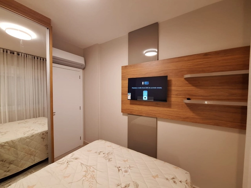 APTO FRENTE PRAÇA DECORADO , BOX DUPLO , Á 1 QUADRA DO MAR: 4ª foto da galeria de imagens do imóvel