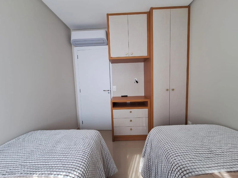 APTO FRENTE PRAÇA DECORADO , BOX DUPLO , Á 1 QUADRA DO MAR: 2ª foto da galeria de imagens do imóvel