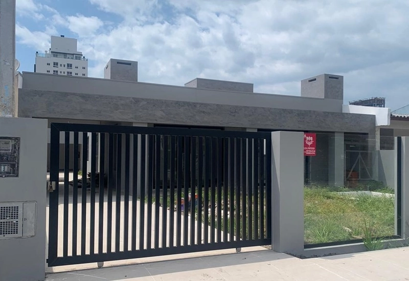 EXCELENTE LOCALIZAÇÃO !! CASA 4 DORM., COM PISCINA: 2ª foto da galeria de imagens do imóvel
