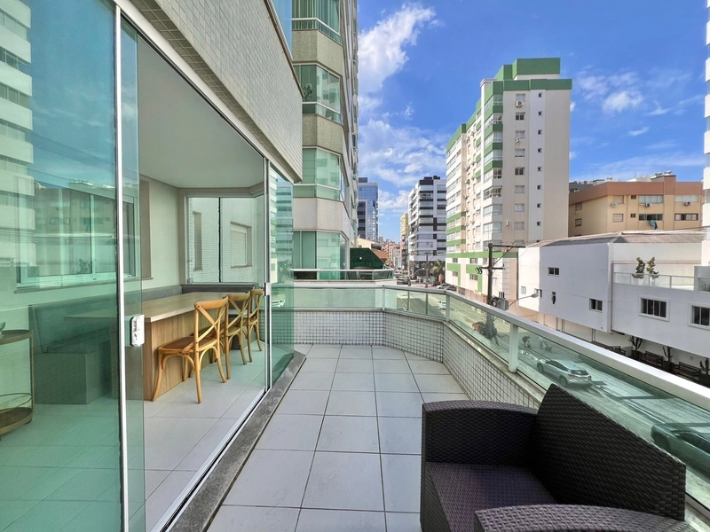 Apartamento com terraço de frente no Bairro Navegantes