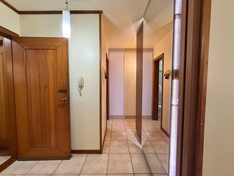 Apartamento de frente junto a Avenida Central: 7ª foto da galeria de imagens do imóvel