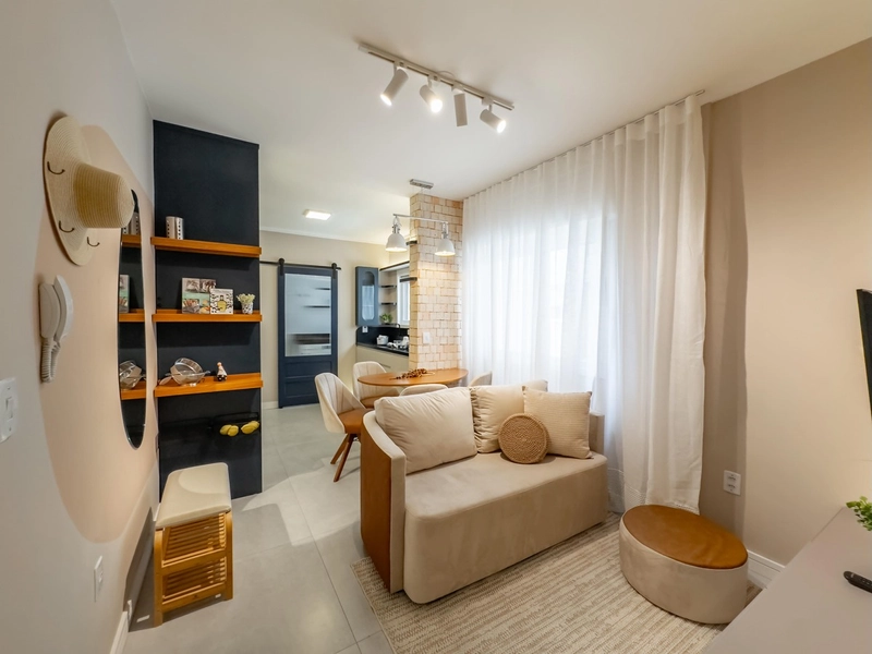 Apartamento finamente mobiliado e decorado ao lado de Praça: 1ª foto da galeria de imagens do imóvel