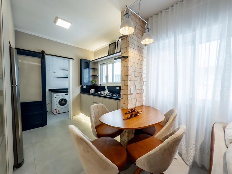 Apartamento finamente mobiliado e decorado ao lado de Praça: 15ª foto da galeria de imagens do imóvel