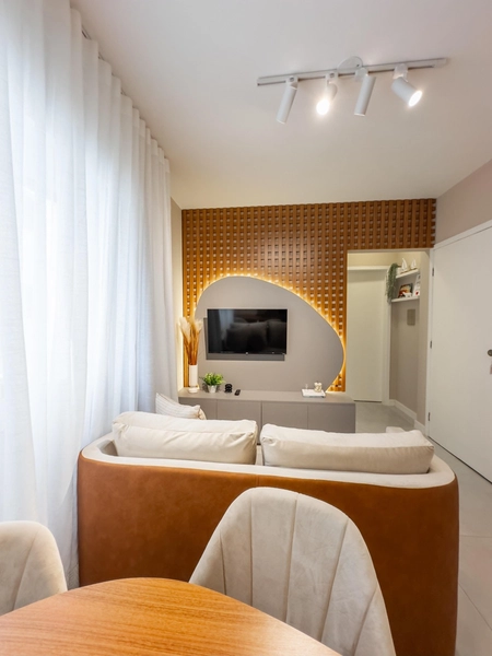 Apartamento finamente mobiliado e decorado ao lado de Praça: 2ª foto da galeria de imagens do imóvel