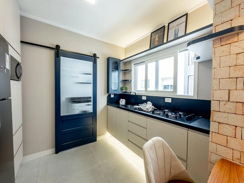 Apartamento finamente mobiliado e decorado ao lado de Praça: 13ª foto da galeria de imagens do imóvel