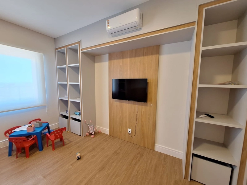 APTO DECORADO COM GARDEN DE FRENTE !! JUNTO A PRAÇA BOIANOVISKI: 4ª foto da galeria de imagens do imóvel